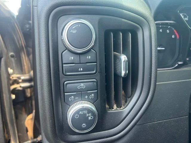 Used 2021  GMC Base image 35