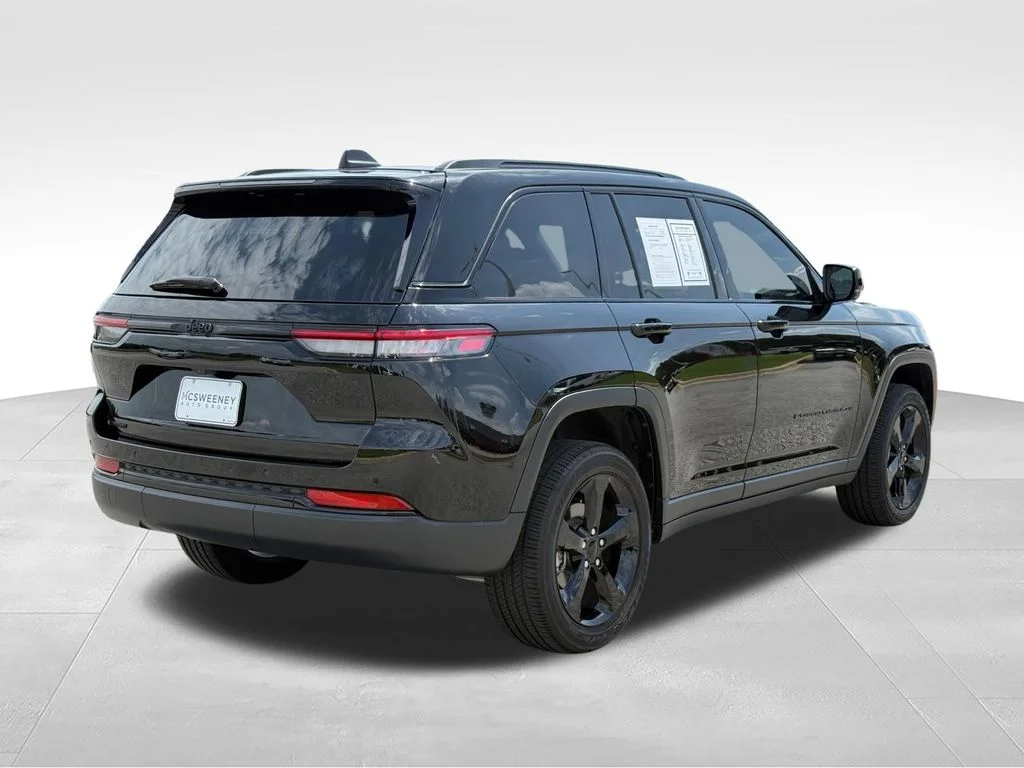 Used 2025  Jeep Altitude X image 28