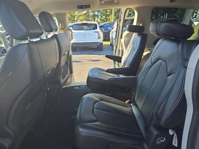 Used 2024 Silver Chrysler Touring L image 16