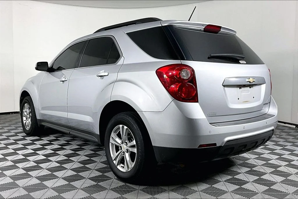Used 2014 Silver Chevrolet LT image 2