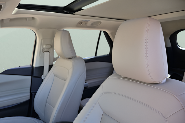 Used 2023 White Ford Limited image 13