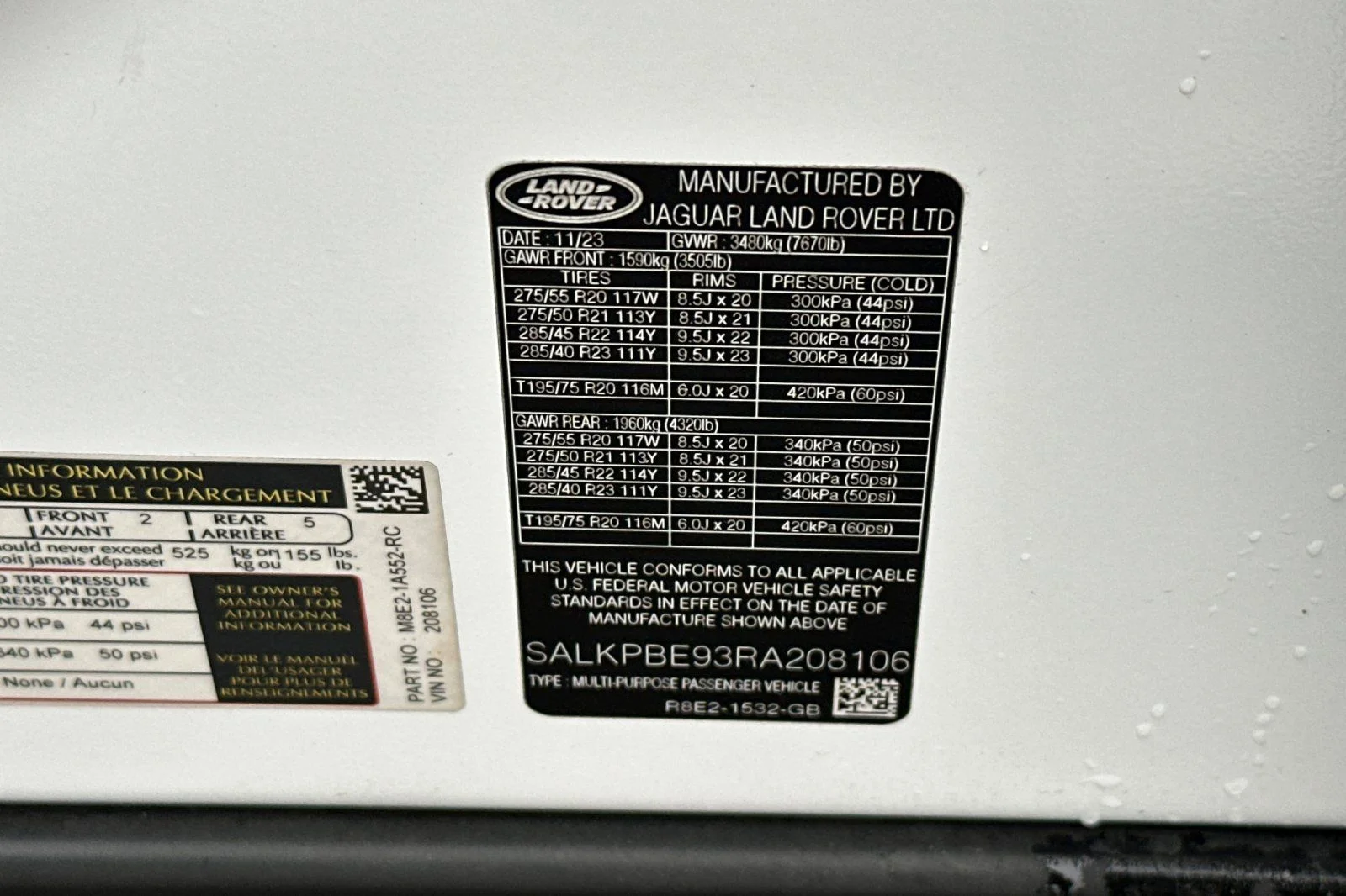 Used 2024 White Land Rover SE image 38