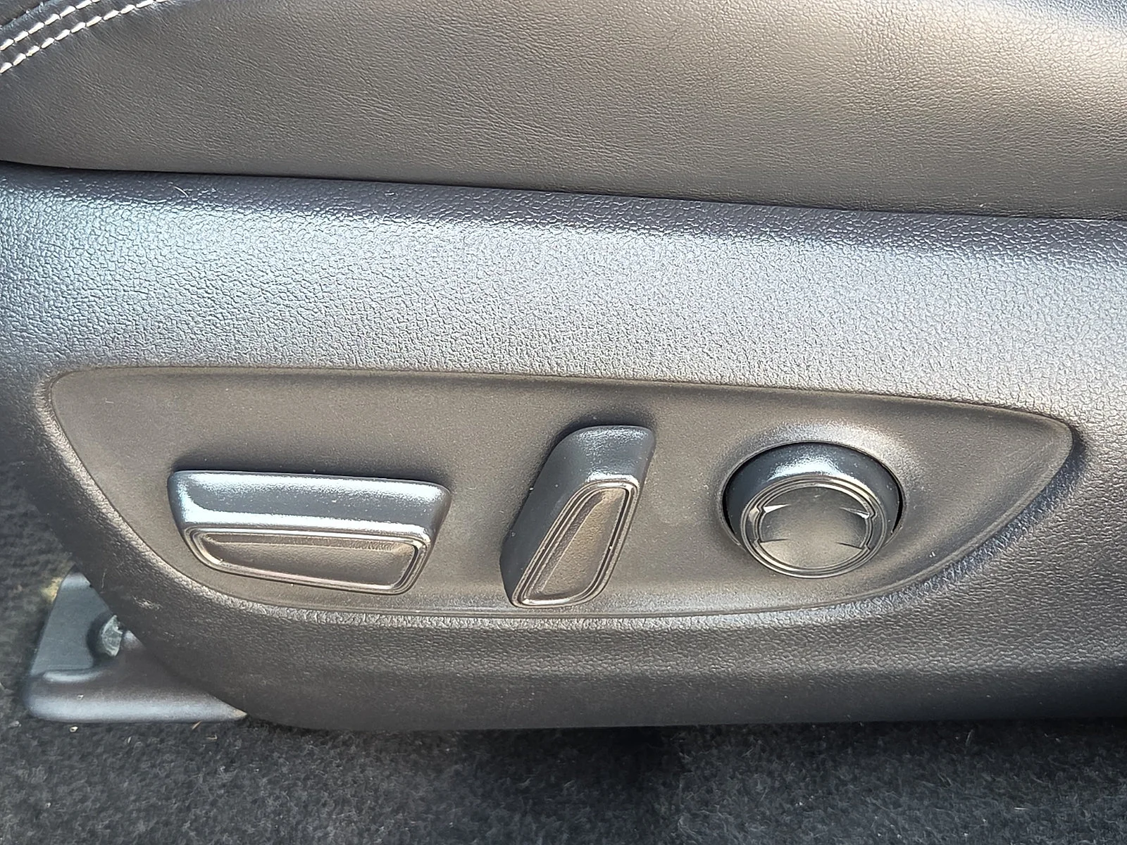 Used 2022 Magnetic Gray Metallic Toyota XLE Premium image 14