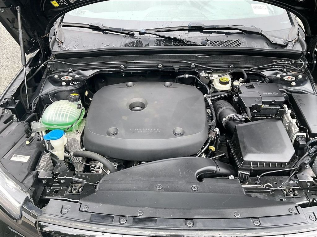 Used 2021 Black Volvo R-Design image 29