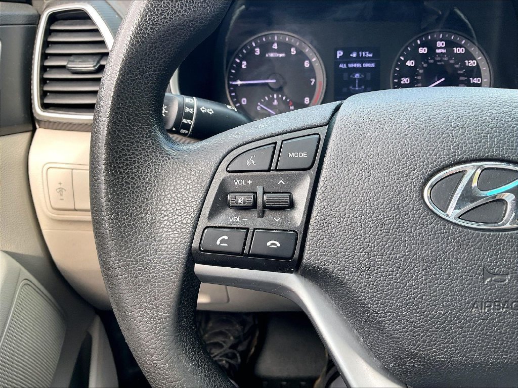 Used 2019 Black Noir Pearl Hyundai SE image 21
