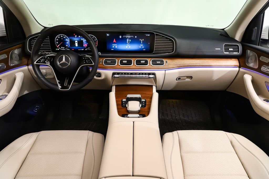 New 2026 Polar White Mercedes-Benz GLS 450 image 31