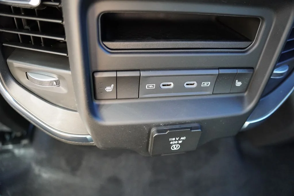 New 2026 Bright White Clear-Coat Exterior Paint RAM Laramie image 12