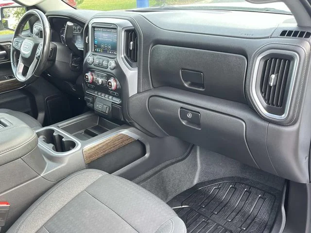 Used 2021 White GMC Elevation image 22