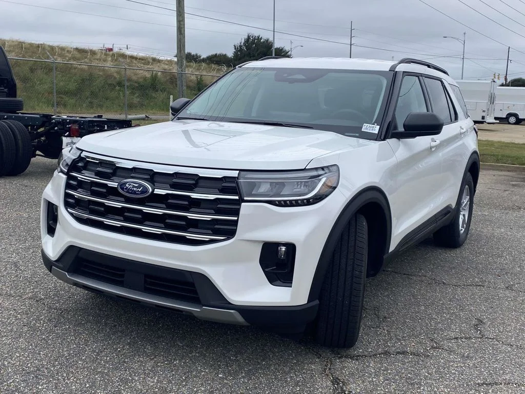 New 2026 Star White Metallic Tri-Coat Ford Active image 7