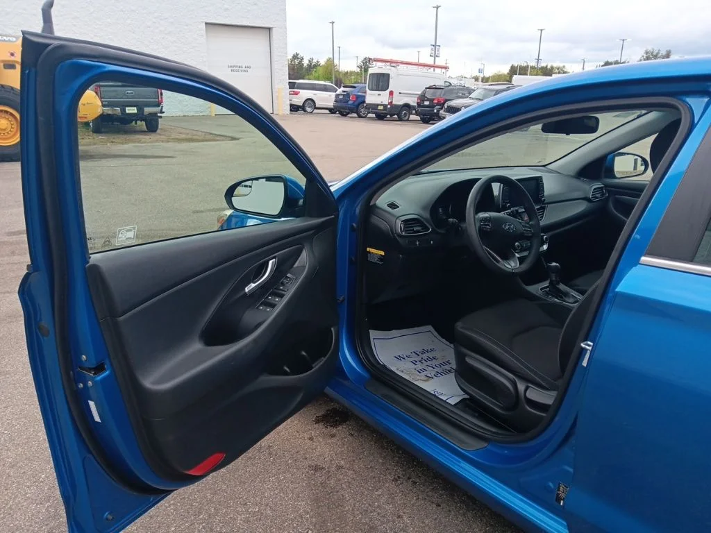 Used 2018 Electric Blue Metallic Hyundai Base image 12