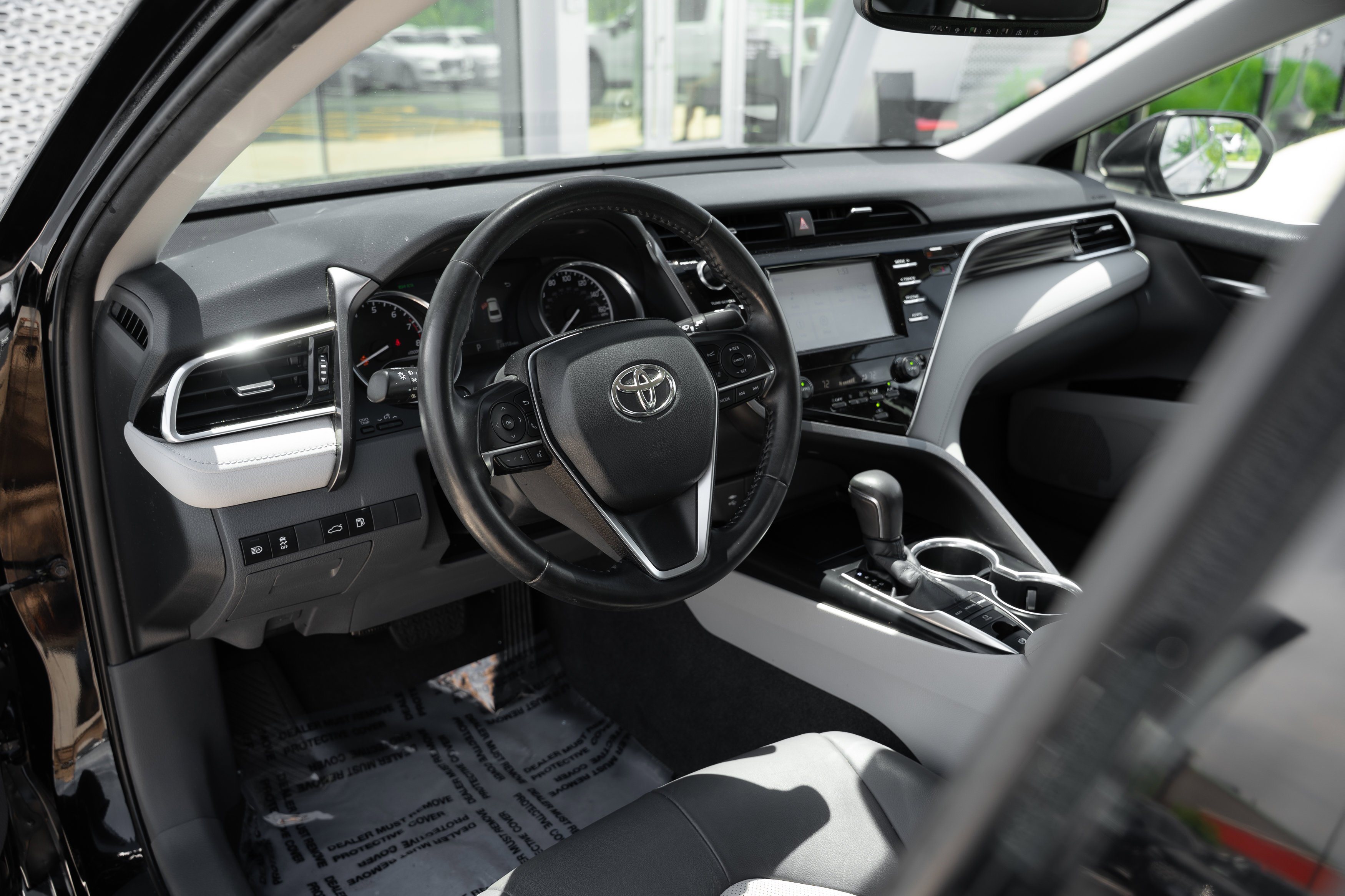 Used 2018 Midnight Black Metallic Toyota XLE image 10