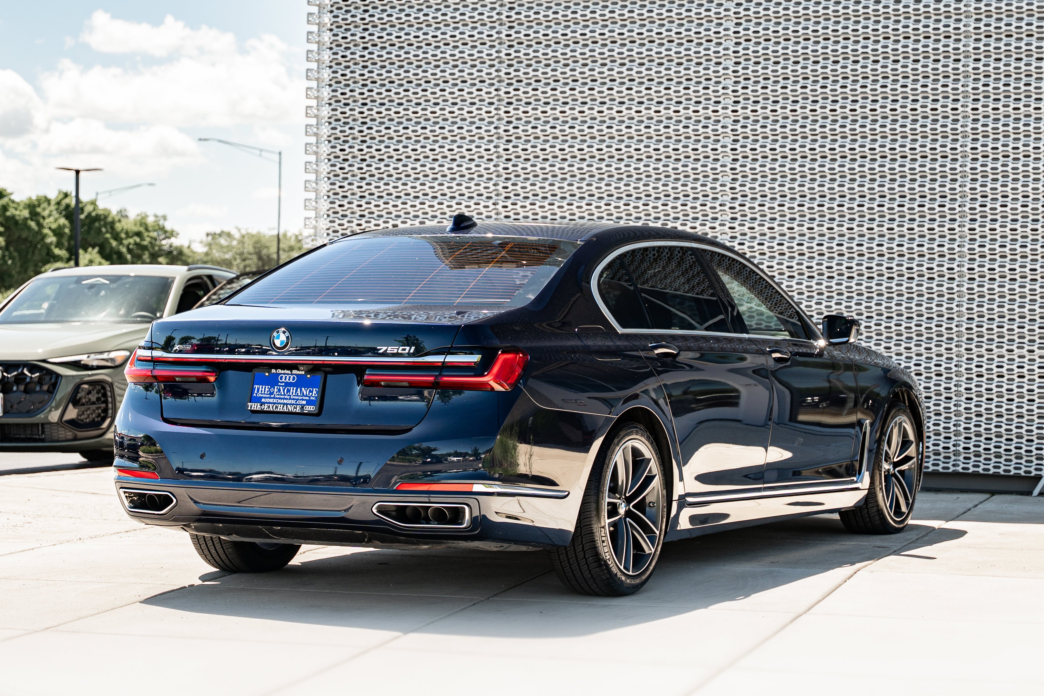 Used 2020 Imperial Blue Metallic BMW 750i xDrive image 4