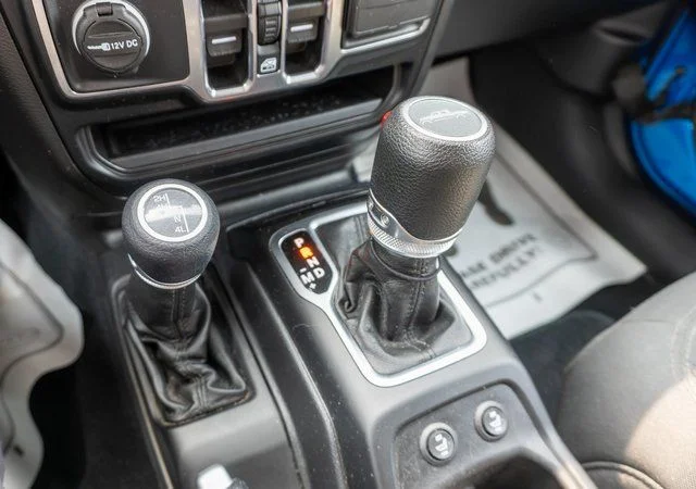 Used 2022 Blue Jeep Sport image 25