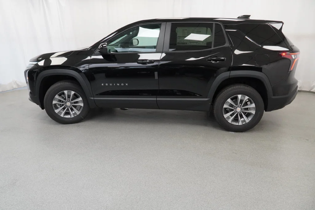 New 2027 Mosaic Black Metallic Chevrolet LT image 38