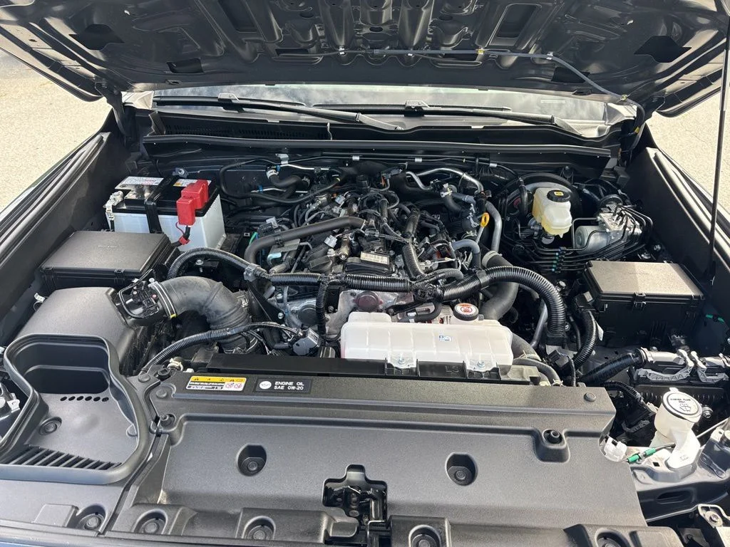 Used 2025  Toyota SR5 image 32
