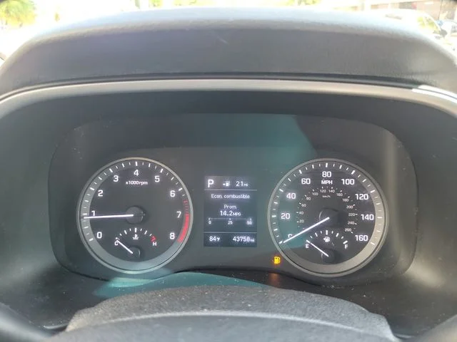 Used 2021 White Hyundai SE image 19