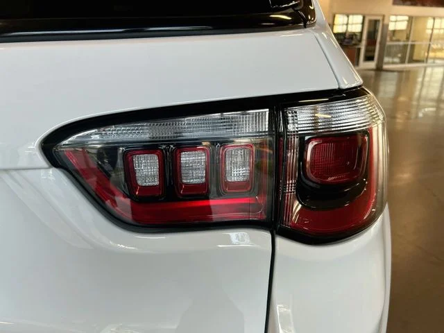 Used 2025 White Jeep Latitude image 10