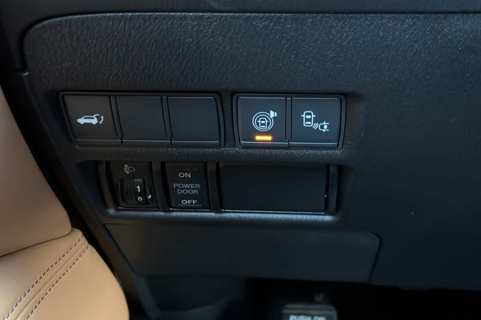 Used 2017 Pearl White Nissan Platinum image 32