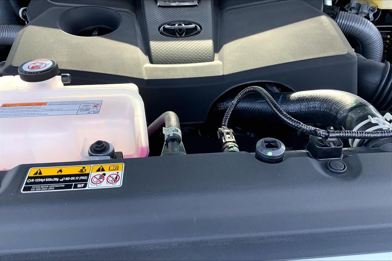 New 2026 Wind Chill Pearl Toyota Platinum image 16