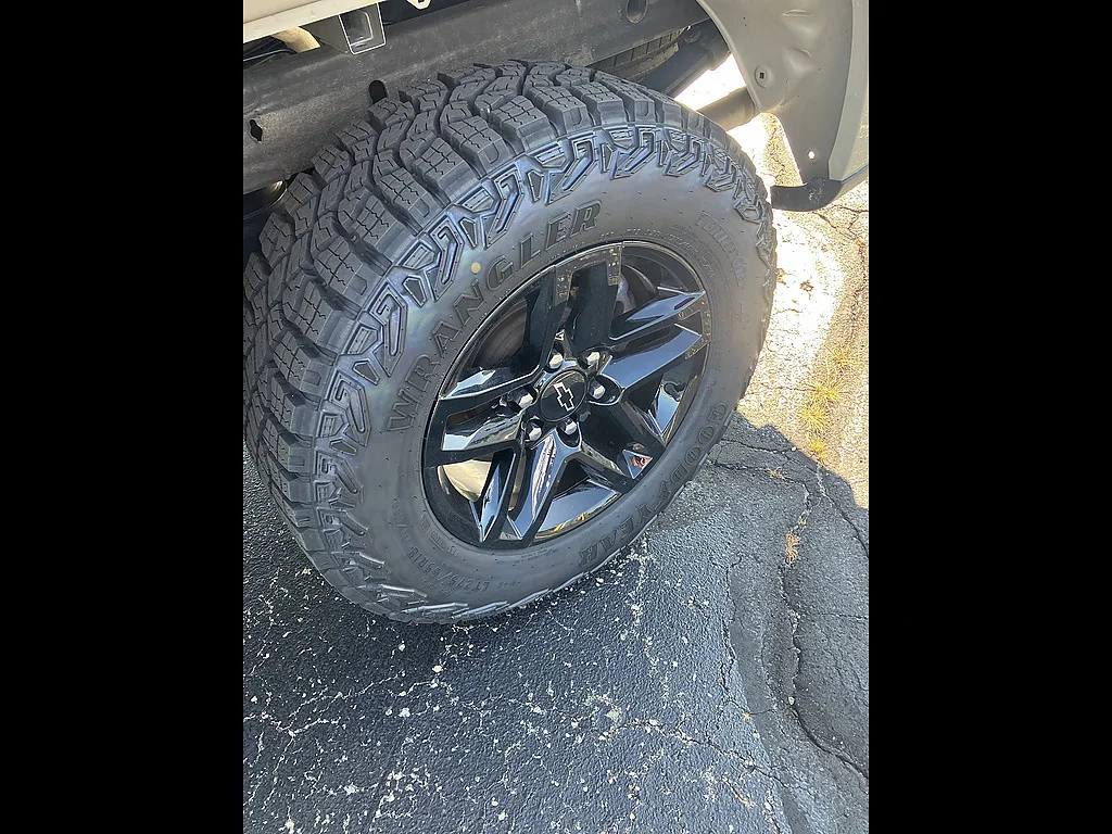 Used 2022 Sand Dune Metallic Chevrolet Custom Trail Boss image 19
