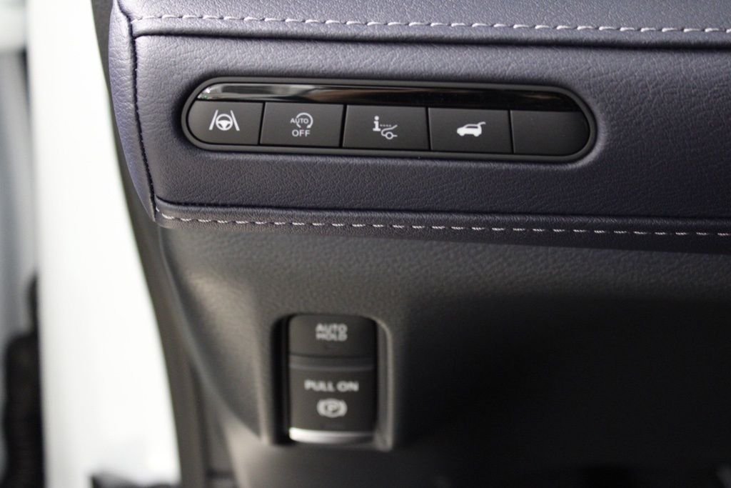 Used 2026 White INFINITI SPORT image 23