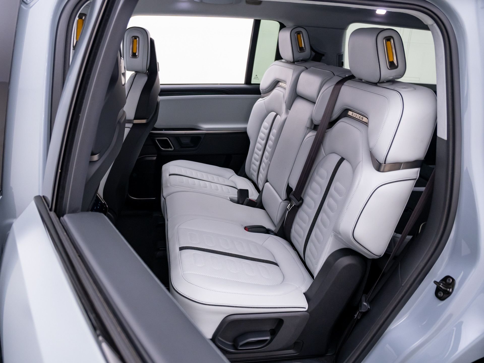 Used 2023  Rivian Adventure image 17