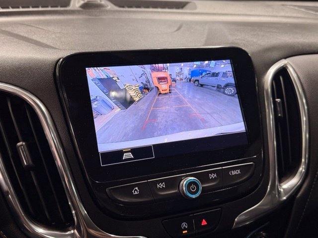 Used 2022 IRIDESCENT PEARL TRICOAT Chevrolet Premier image 12