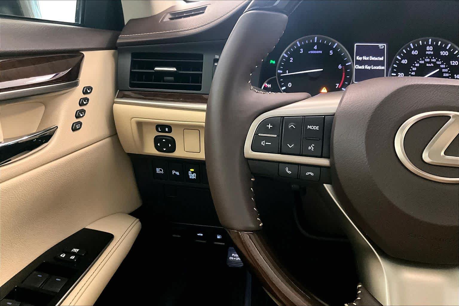 Used 2018 Atomic Silver Lexus  image 21