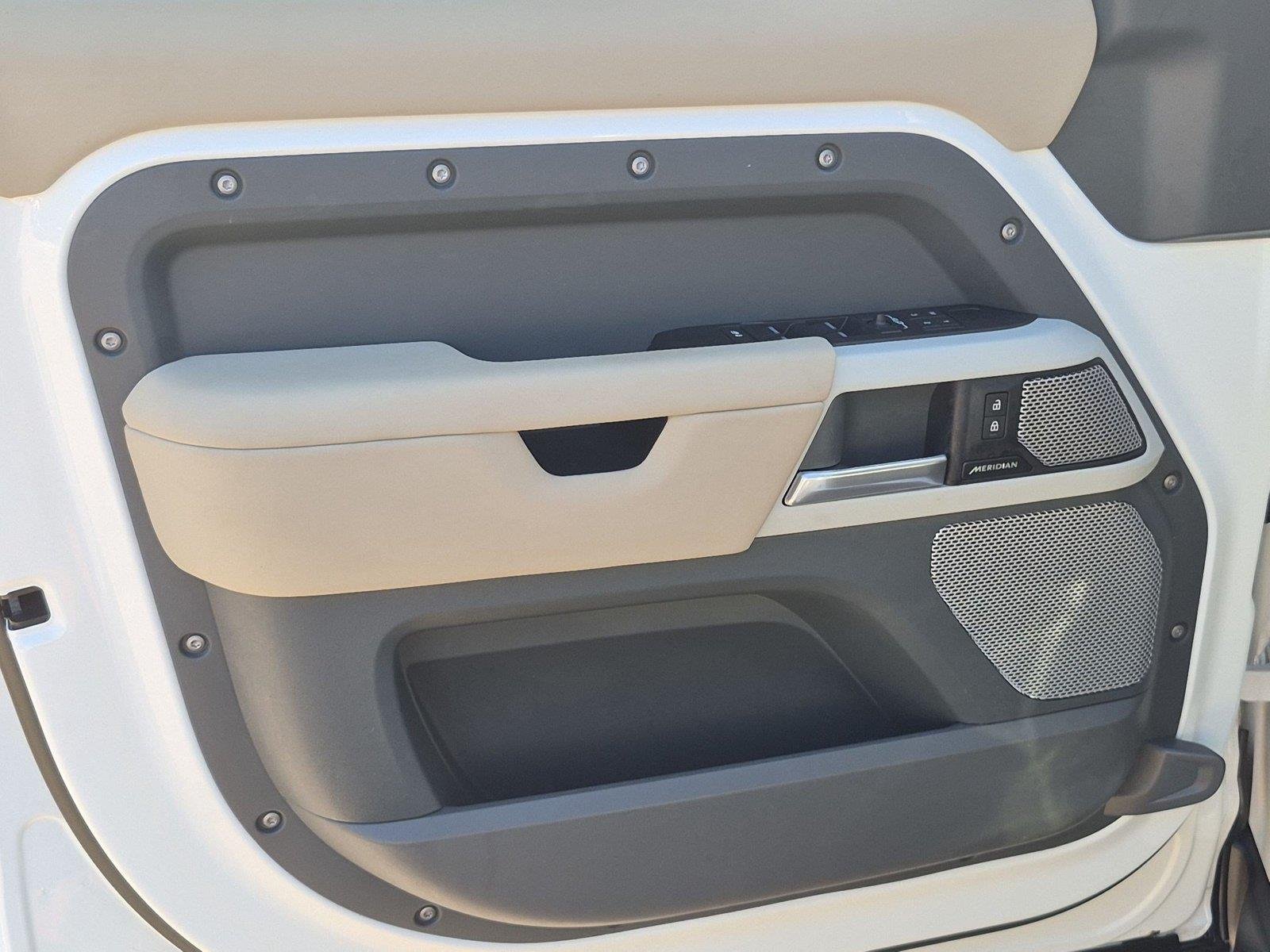 Used 2024 Fuji White Land Rover S image 14