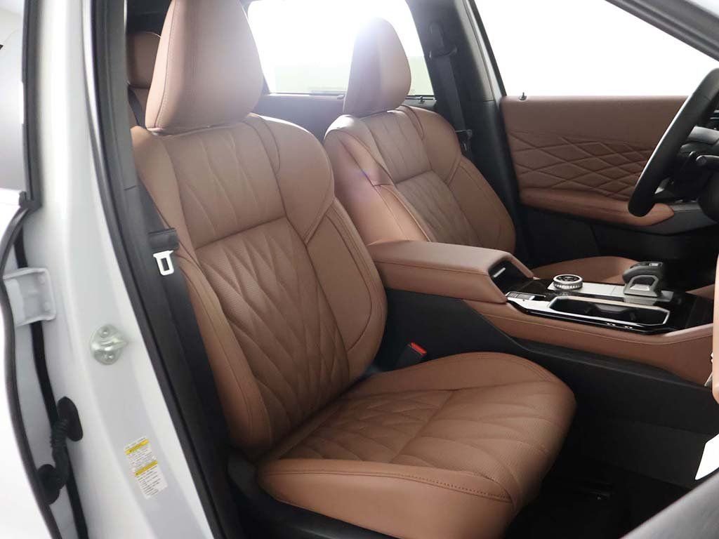 New 2026 White Mitsubishi SEL image 37