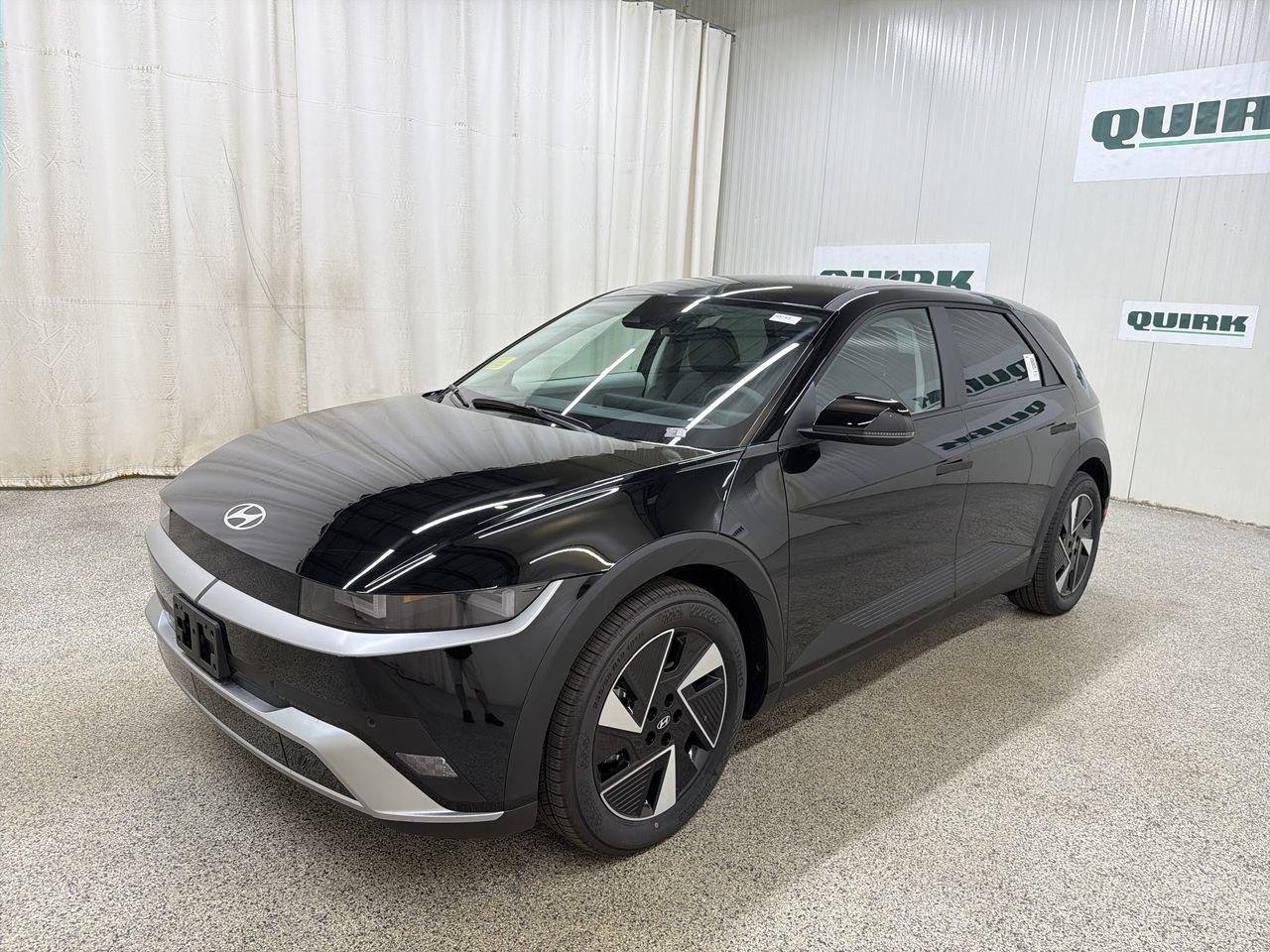 New 2026 Abyss Black Hyundai SEL image 4