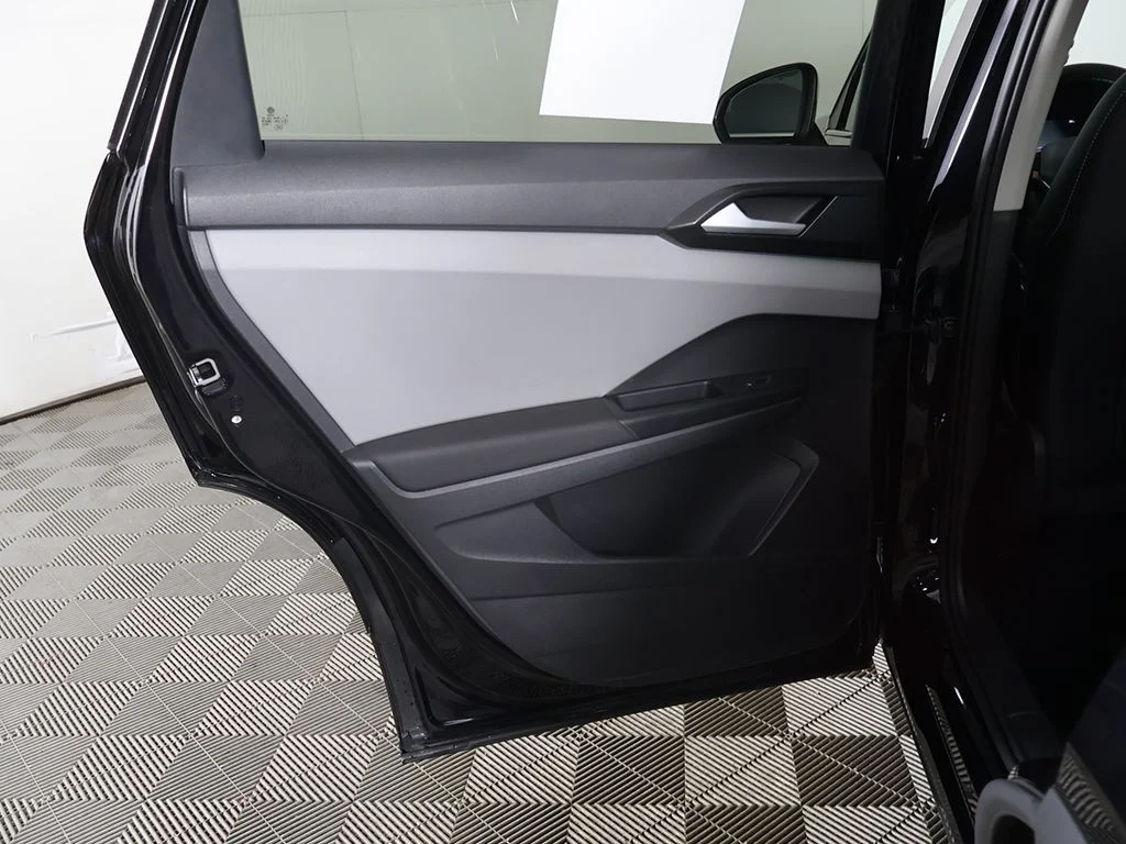 Used 2022 Black Volkswagen 1.5T SE image 23