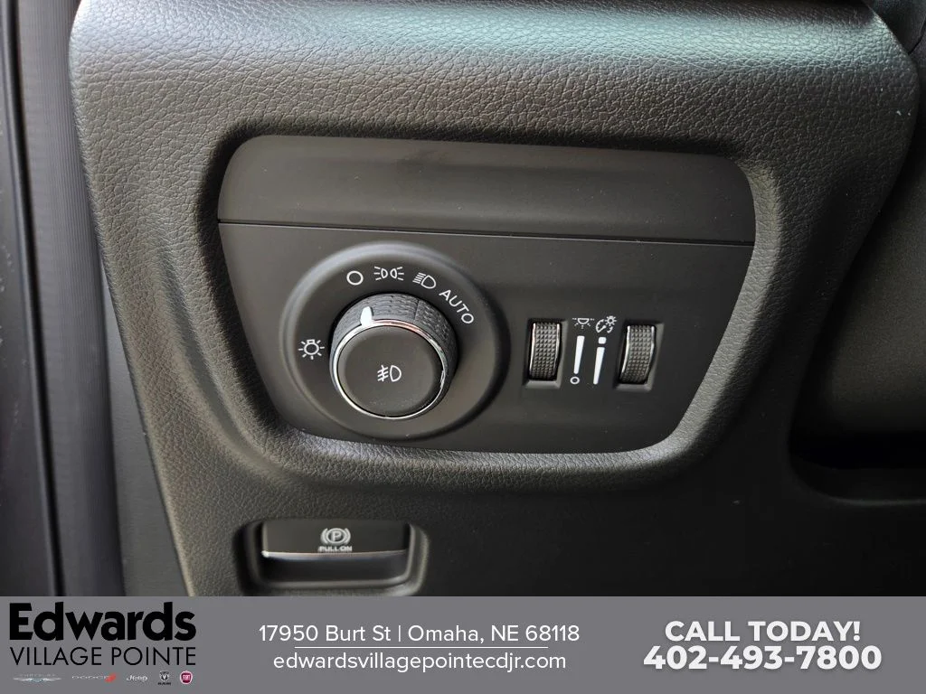 New 2026 Baltic Gray Metallic Clear-Coat Exterior Paint Jeep Limited Reserve image 12