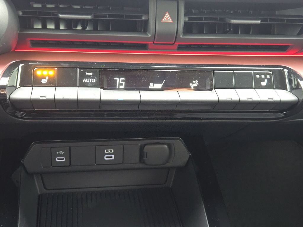 2026 Toyota Prius Plug-in Hybrid XSE - Photo 16