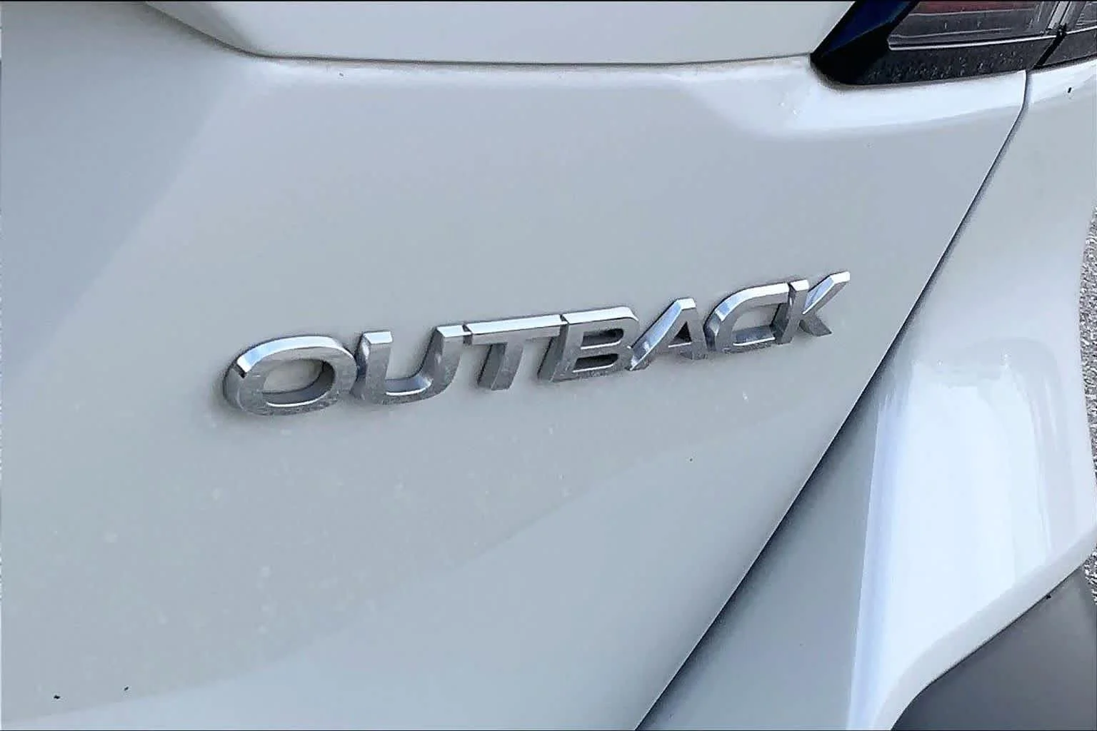 Used 2024 Crystal White Pearl Subaru Limited image 9