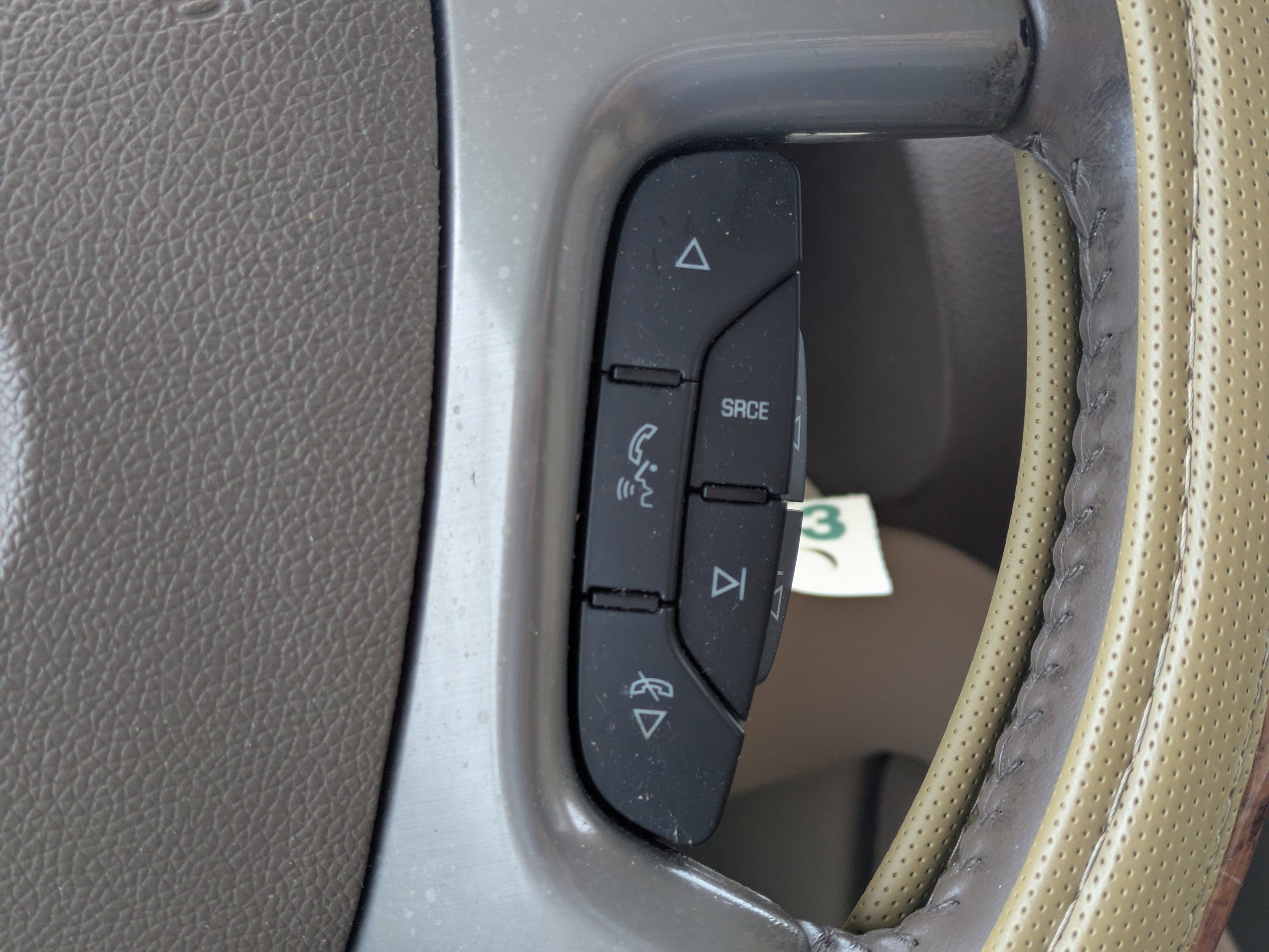 Used 2014 Champagne Silver Metallic Chevrolet LT image 25