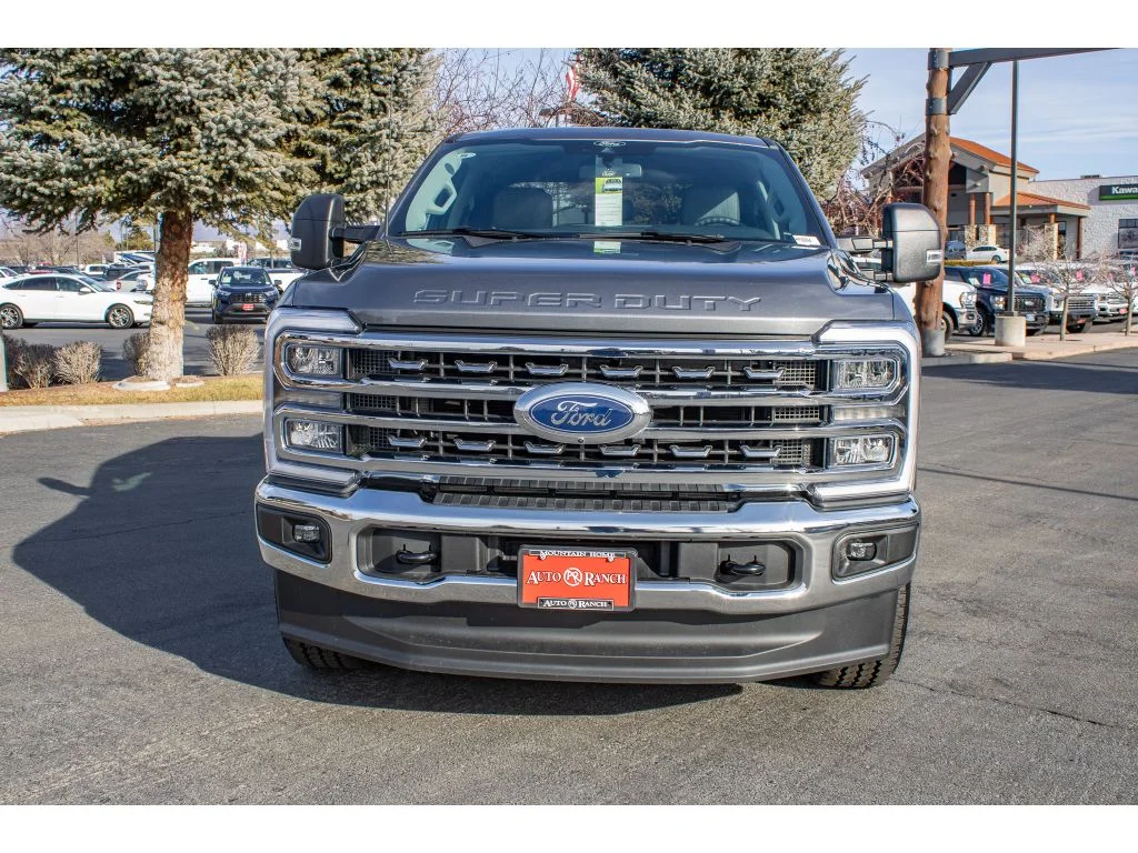 New 2026 Carbonized Gray Metallic Ford XLT image 3