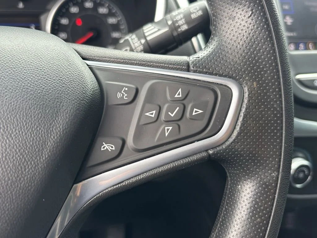 Used 2022 Summit White Chevrolet LT image 31
