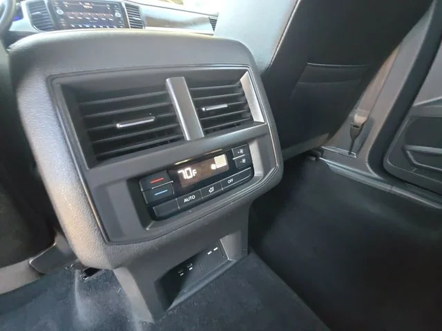Used 2022  Volkswagen 3.6L V6 SE w/Technology image 28