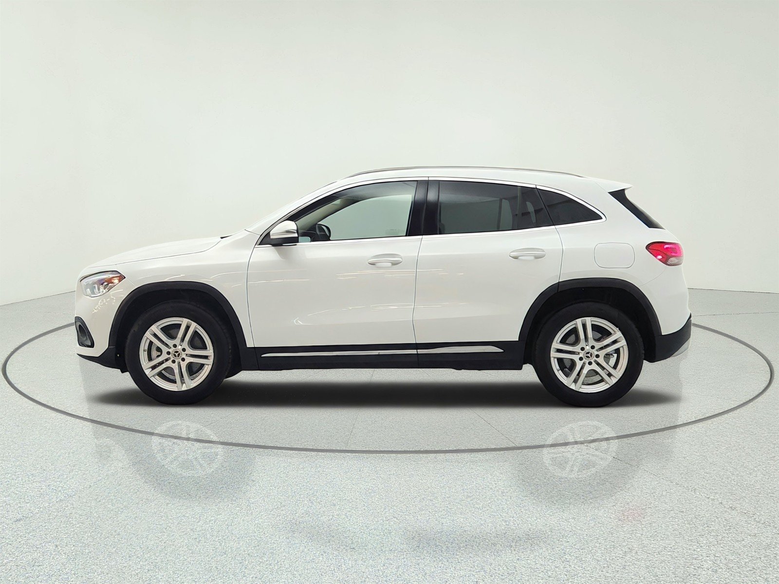 Used 2023 Digital White Metallic Mercedes-Benz GLA 250 SUV image 8