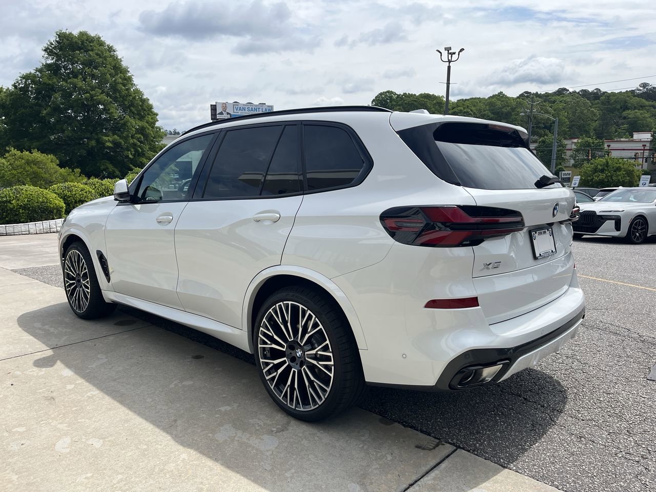 New 2026 Mineral White Metallic BMW xDrive40i image 6