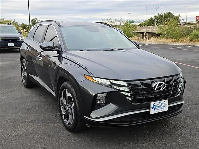 Used 2024 Gray Hyundai SEL Front-Wheel Drive image 6