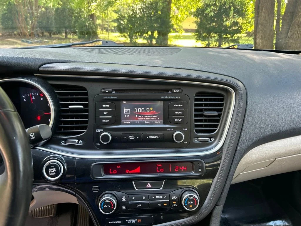 Used 2015 Red Kia EX image 18