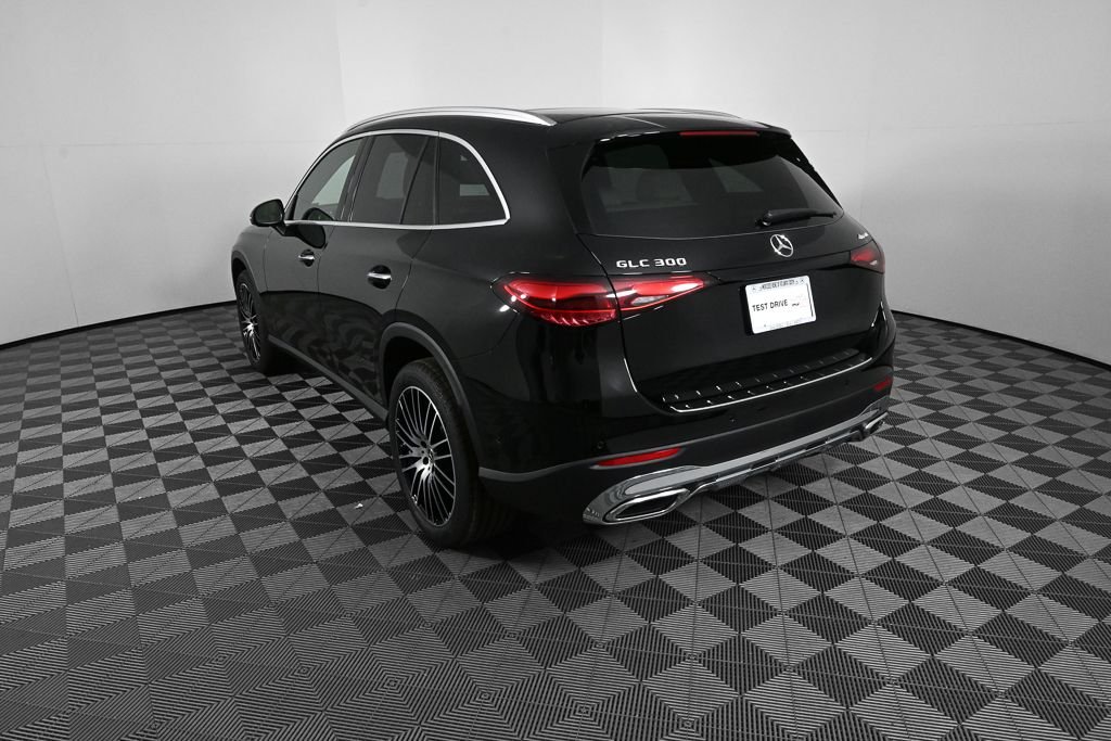 New 2026 Black Mercedes-Benz GLC 300 image 4