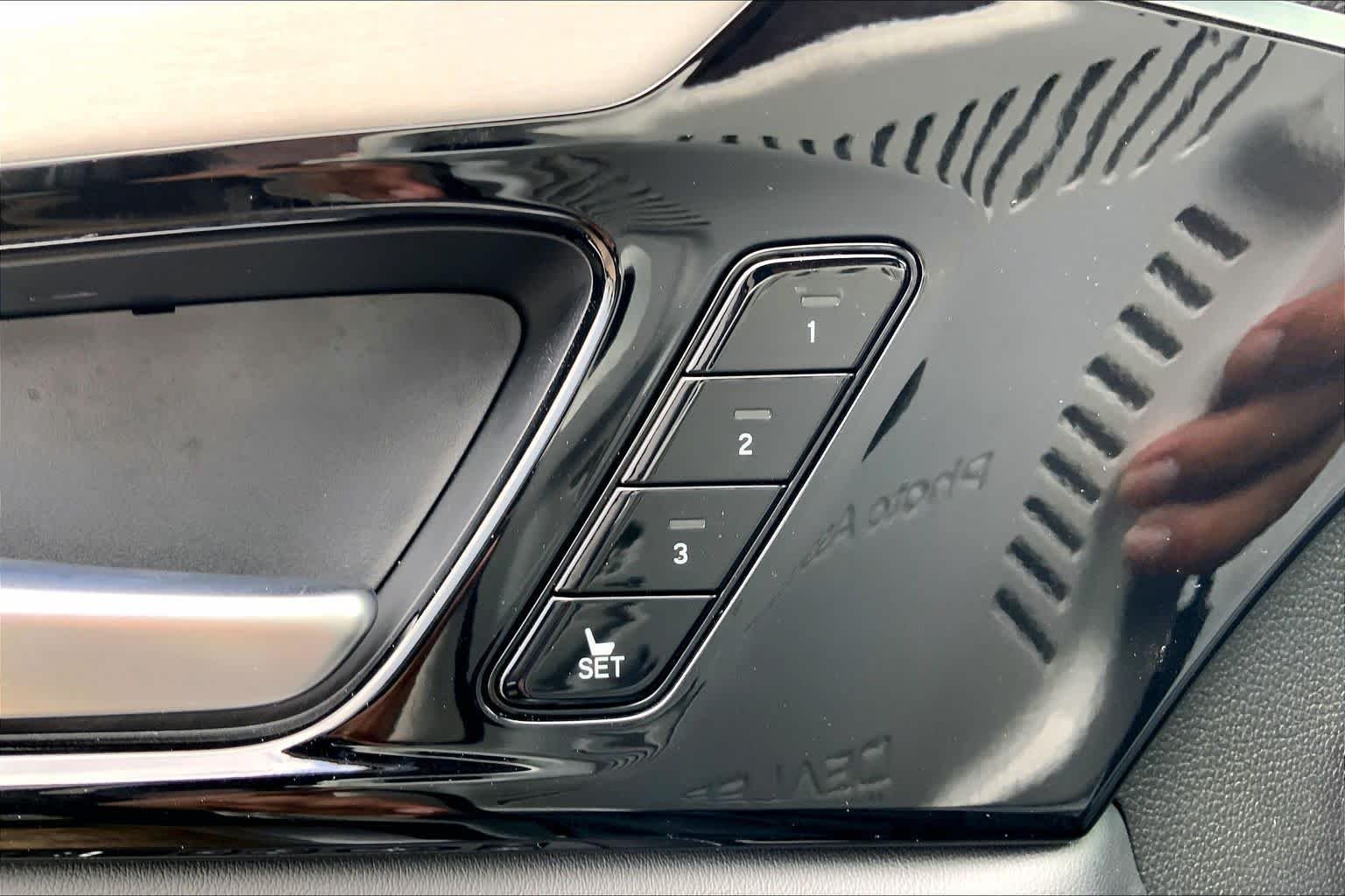 Used 2026 Liquid Carbon Metallic Acura w/Technology Package image 33