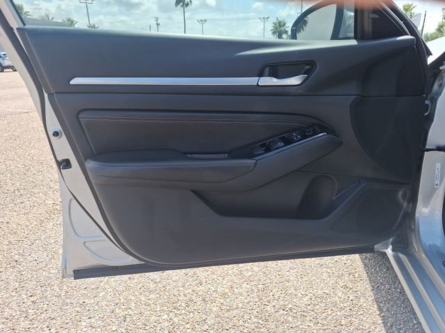 Used 2022 Silver Nissan 2.5 SL image 11