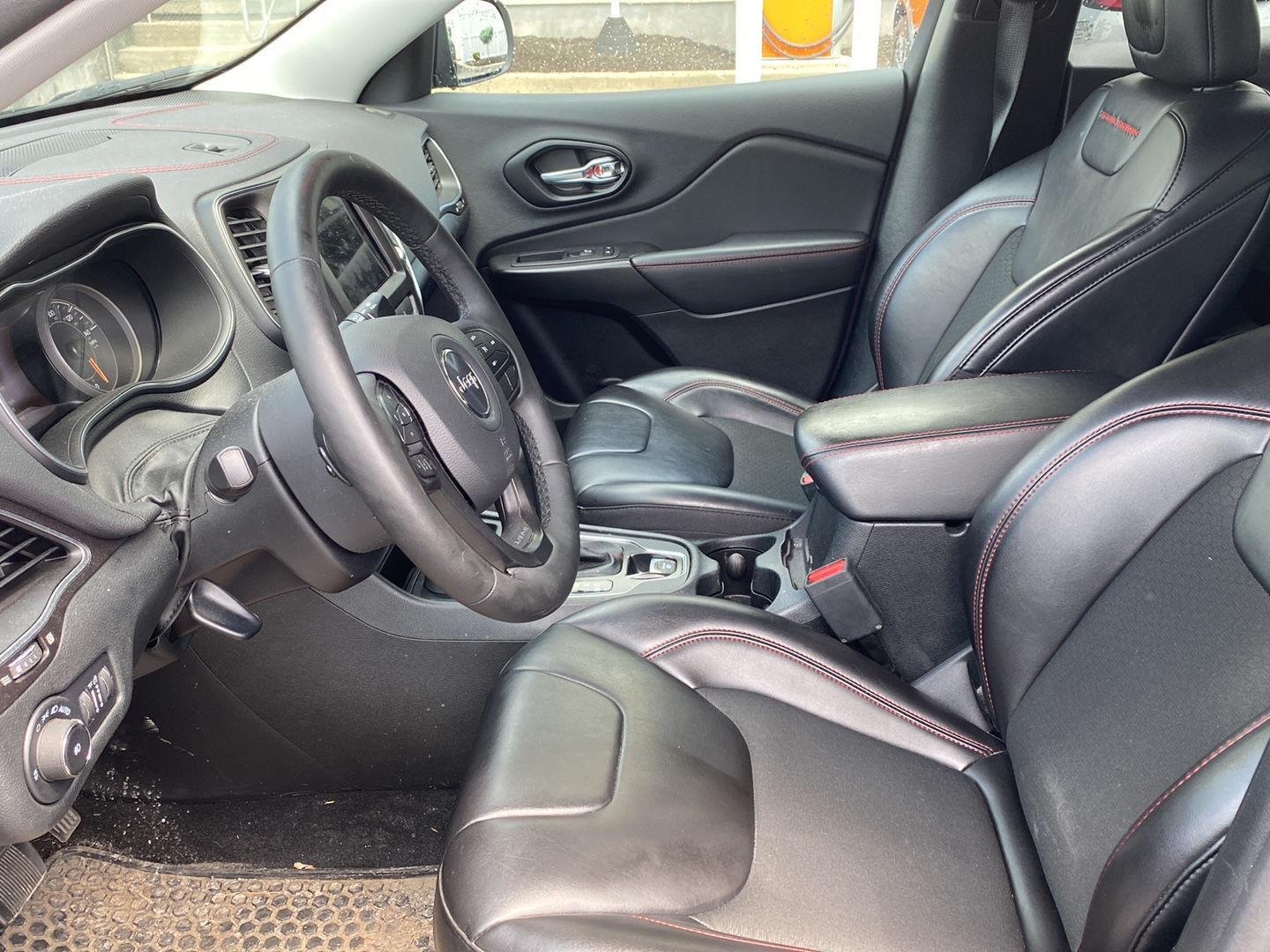 Used 2022 Diamond Black Crystal Pearlcoat Jeep Trailhawk image 6