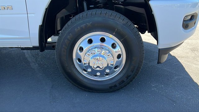 New 2026 Bright White Clear-Coat Exterior Paint RAM Laramie image 10