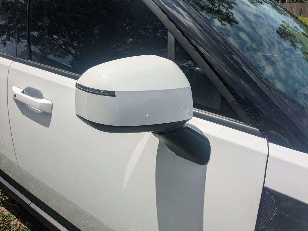 New 2027 White Hyundai SEL AWD image 10