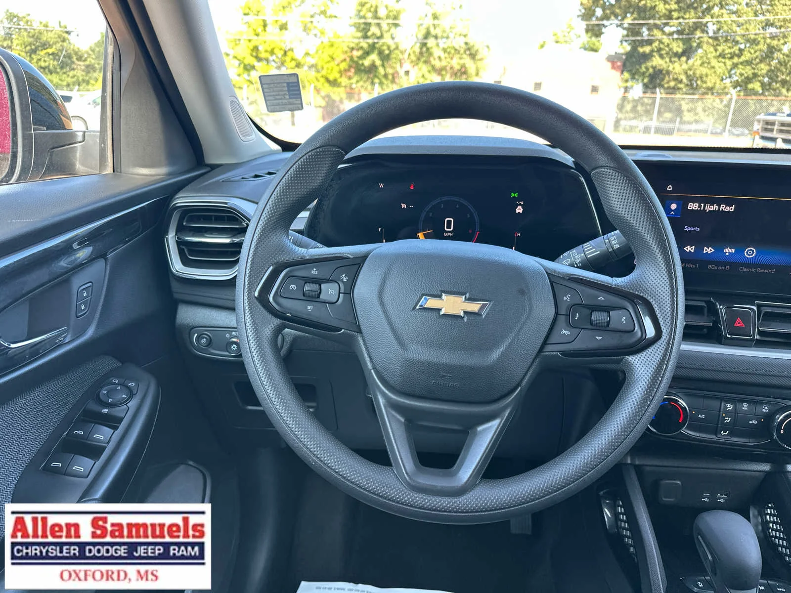 Used 2025 Mosaic Black Metallic Chevrolet LT image 18
